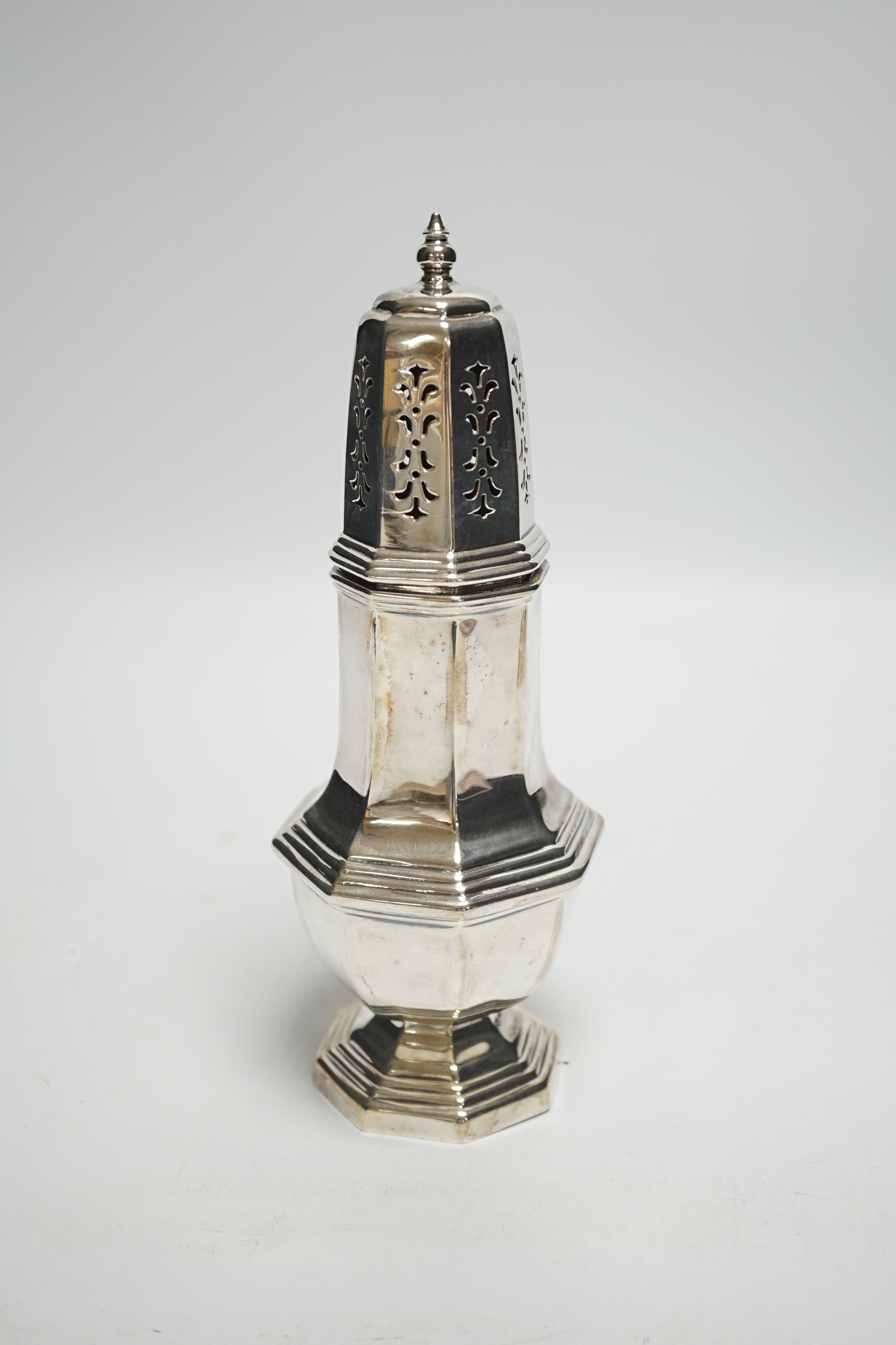 A modern octagonal silver sugar caster, M&H, Birmingham, 1967, 21.2cm, 7.6oz.